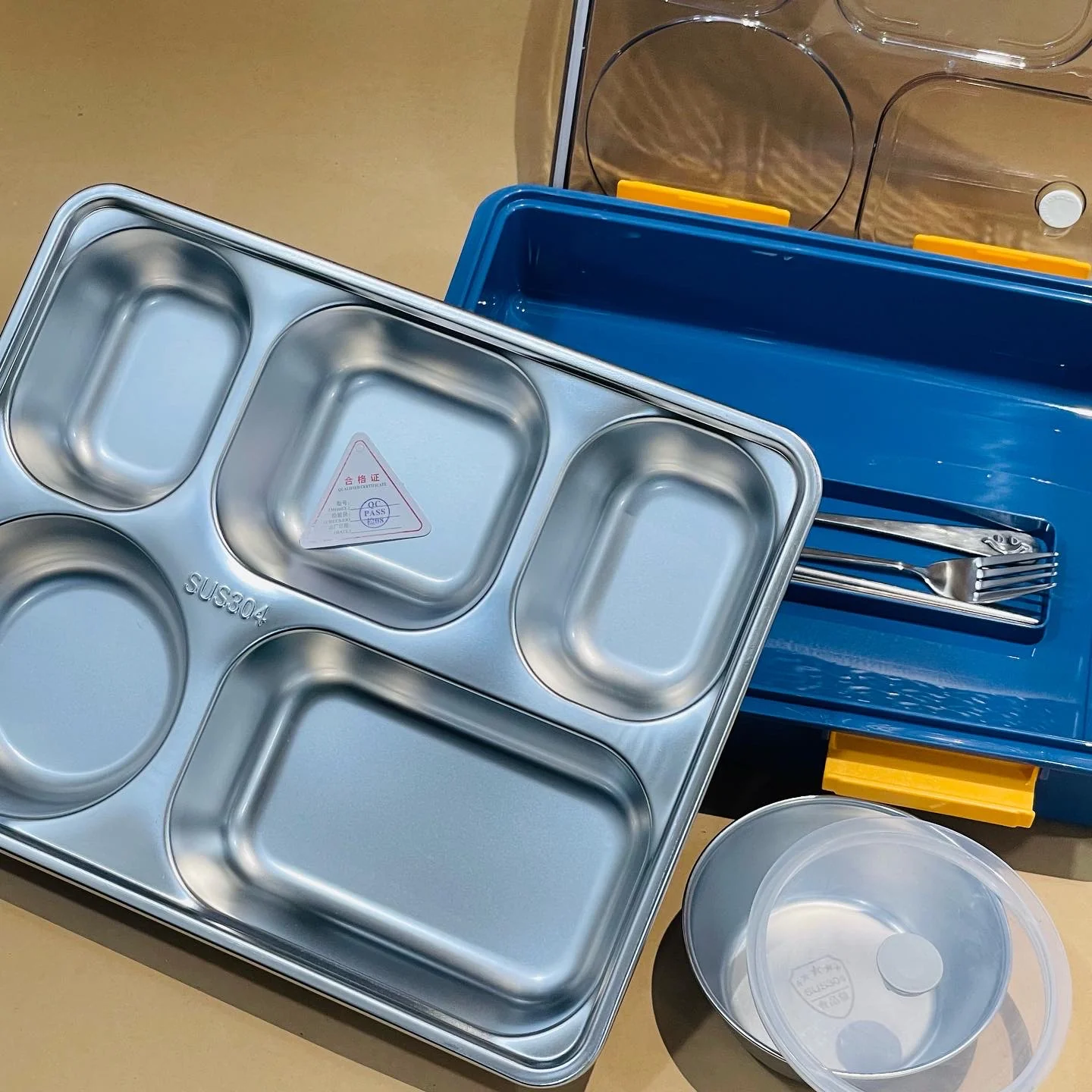 Lunch box – leak-proof and insulated lunch box to keep meals fresh for school